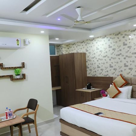 Hotel 8Th Mile Suites Bangalore Exterior photo