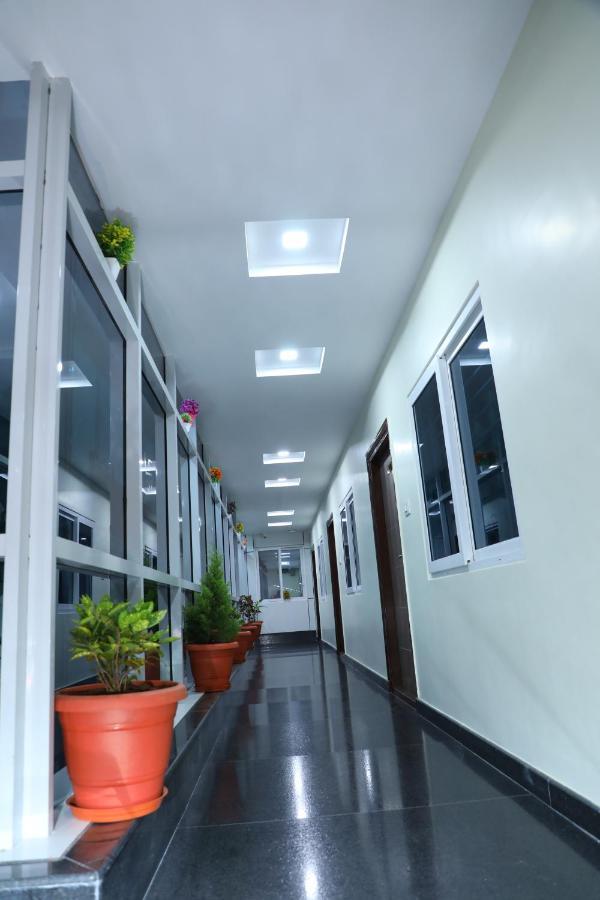 Hotel 8Th Mile Suites Bangalore Exterior photo