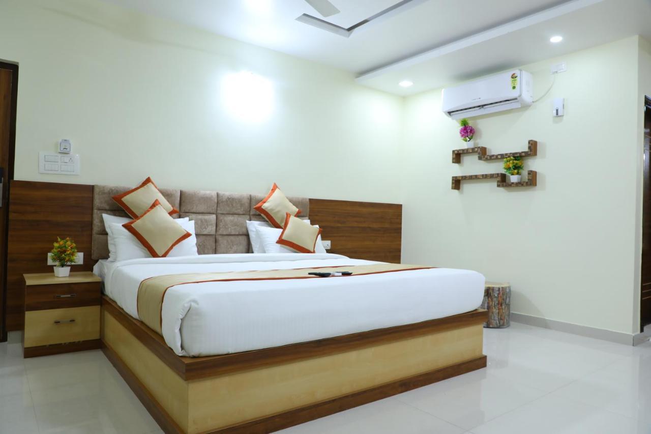 Hotel 8Th Mile Suites Bangalore Exterior photo