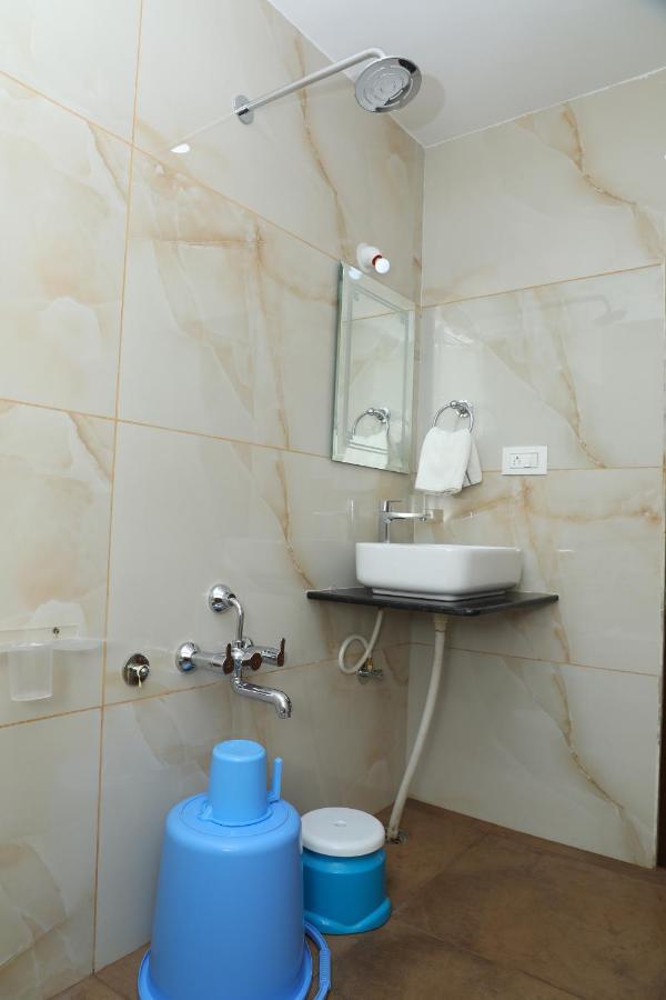 Hotel 8Th Mile Suites Bangalore Exterior photo
